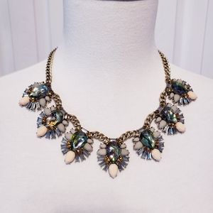 ❤️ 2/$25… Statement necklace